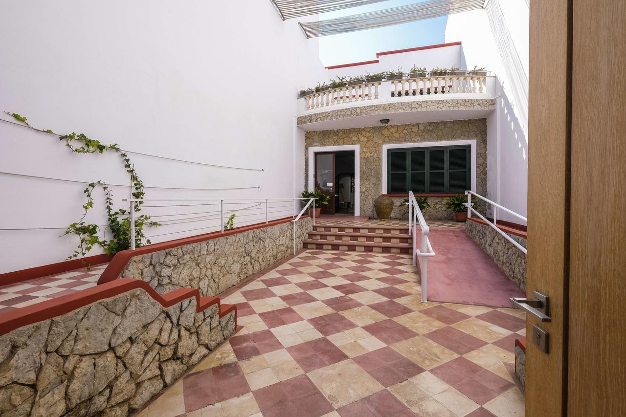 Hotel Abril 37 Ciutadella  Exteriör bild
